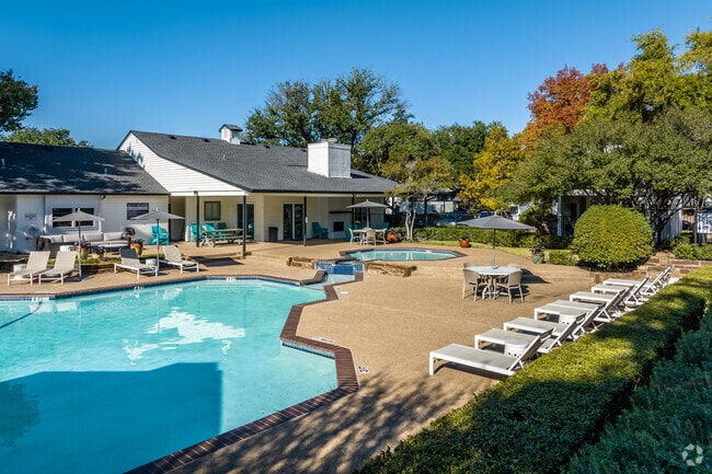 Pool - Oaks at Duck Creek