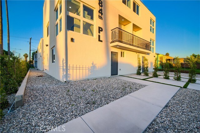 Building Photo - 801 E 84th Pl