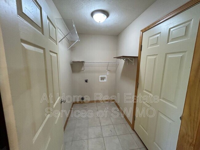 Foto del edificio - 5504 Bayberry Dr W