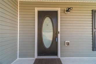 Building Photo - 583 Embassy Walk