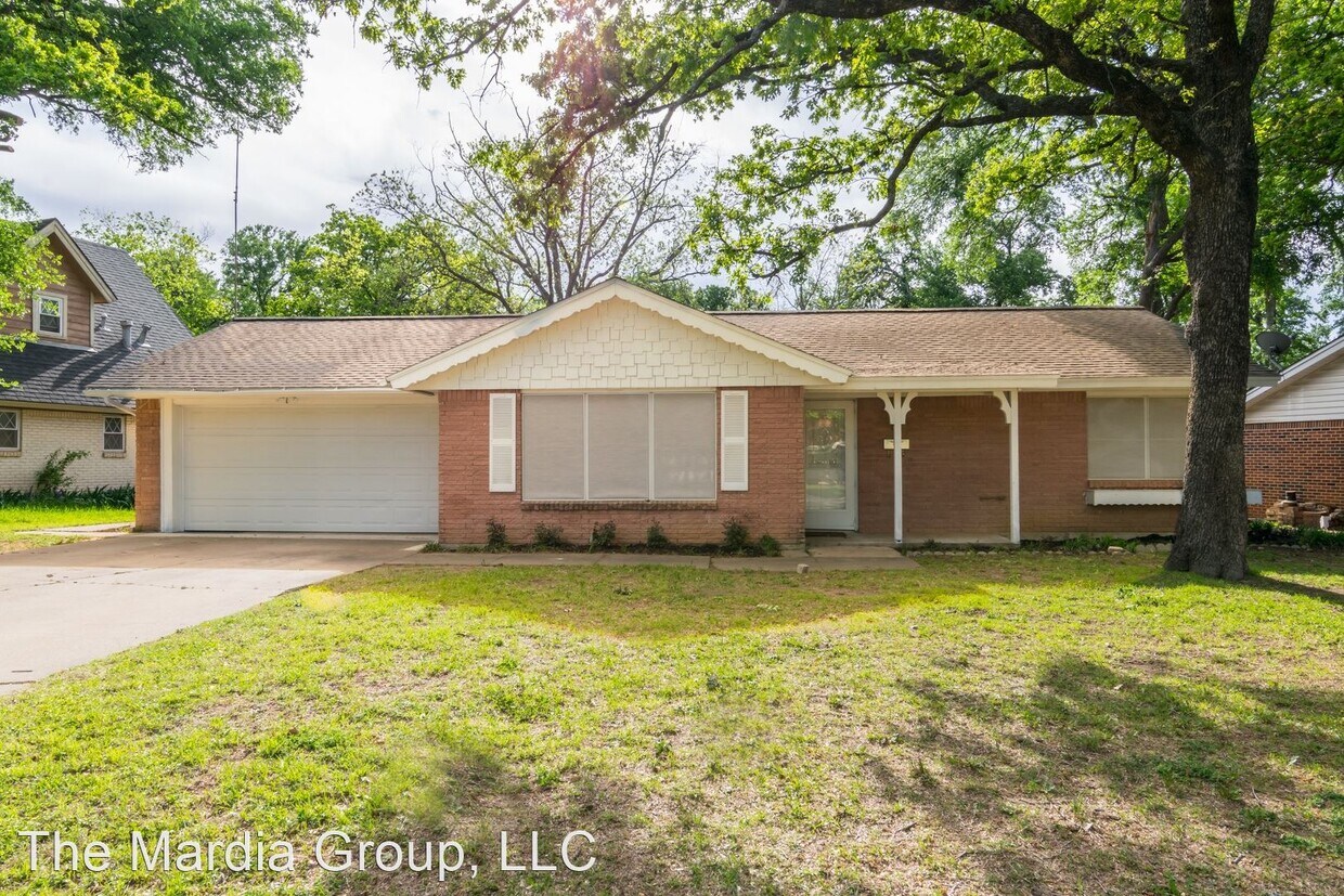3 br, 2 bath House 1003 Oakwood Dr House for Rent in Euless, TX