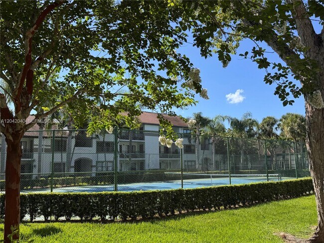 Foto del edificio - 550 S Park Rd