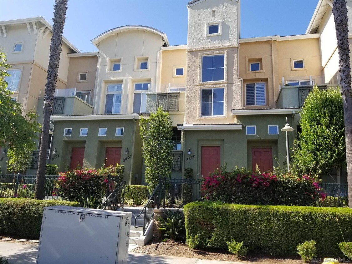 Foto principal - 8882 Spectrum Center Blvd