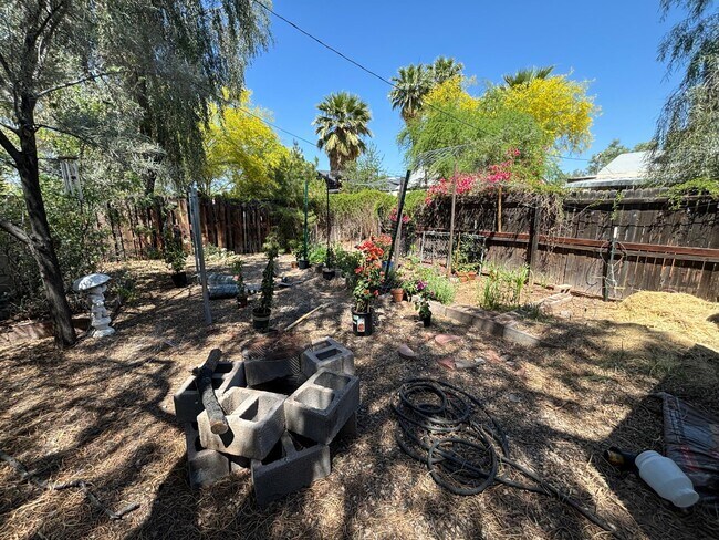 Foto del edificio - 725 W Pierce St