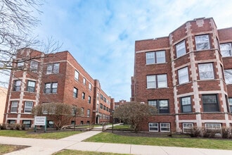 Building Photo - 735 Hinman Ave