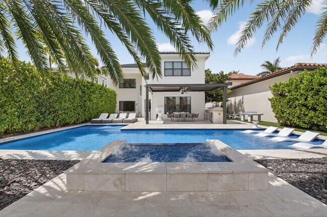 Foto del edificio - 16726 Picardy Way