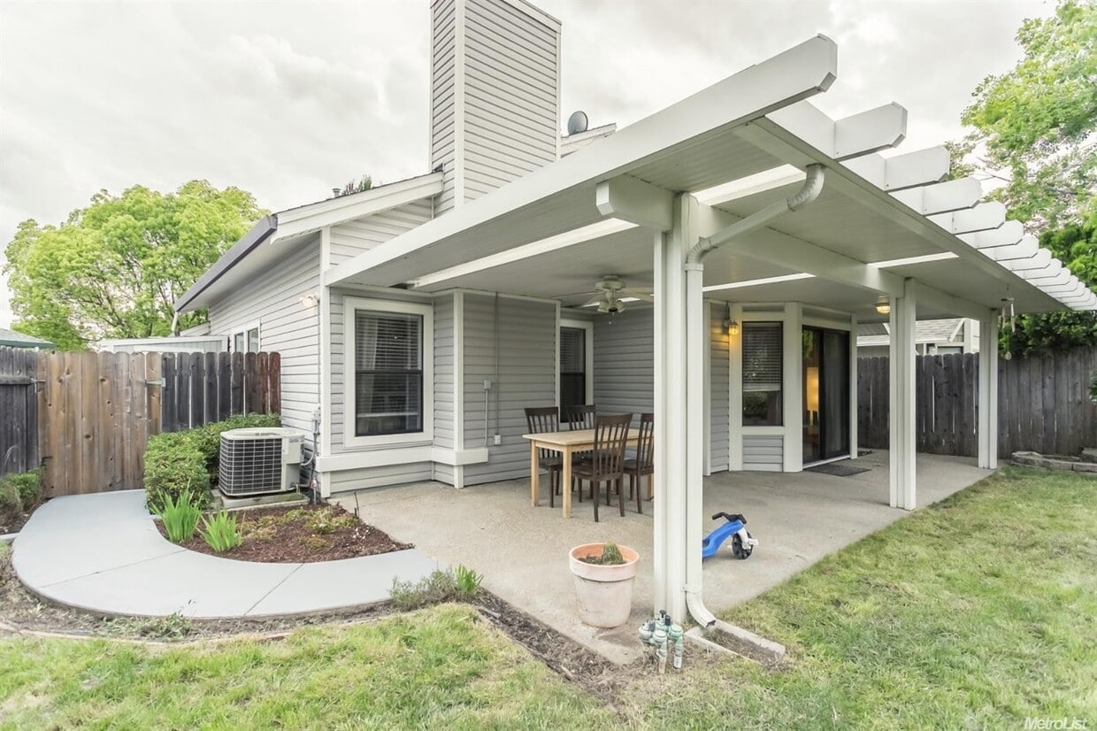 Building Photo - 644 Springfield Cir