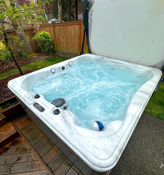 Bañera de hidromasaje - 34426 10th Ave SW