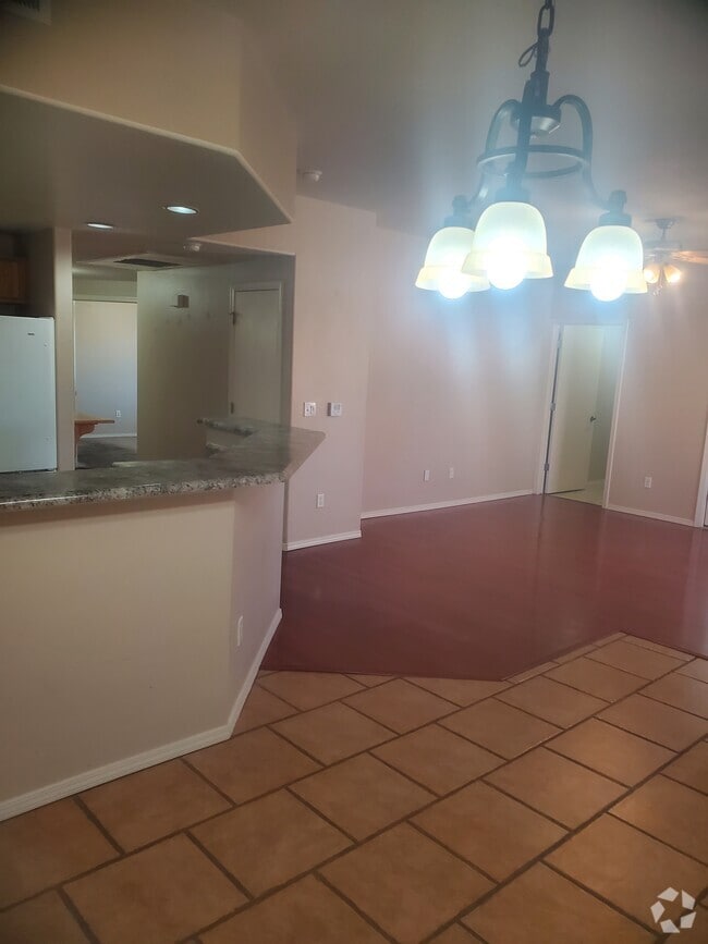 Building Photo - 6800 Vista del Norte Rd NE