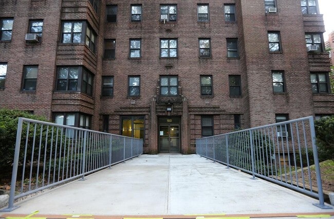 Foto del edificio - 150 E Hartsdale Ave