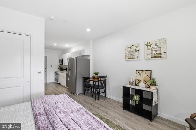 Building Photo - 915 N Broad St