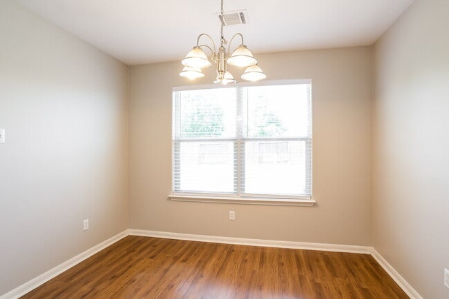 Foto del edificio - 4719 San Antonio River Dr