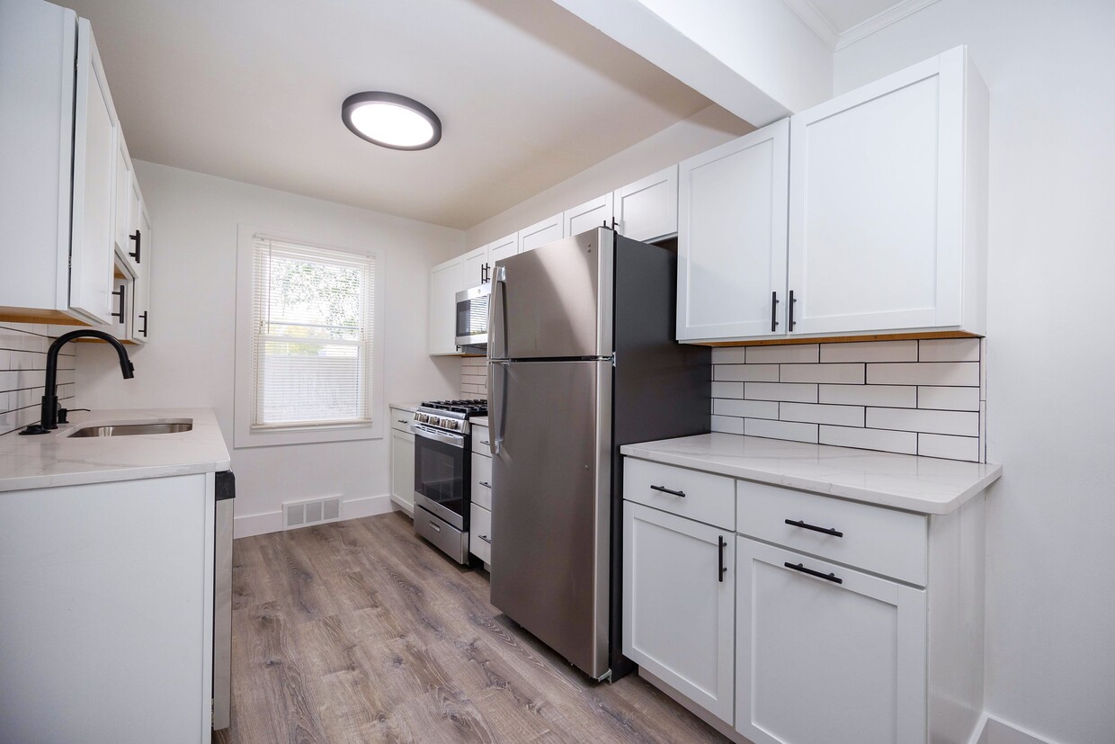 Foto principal - 10710 Troy St