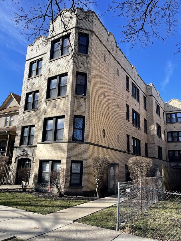 Foto principal - 4550 North Drake Avenue