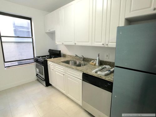 Foto del edificio - 44 Bennett Ave