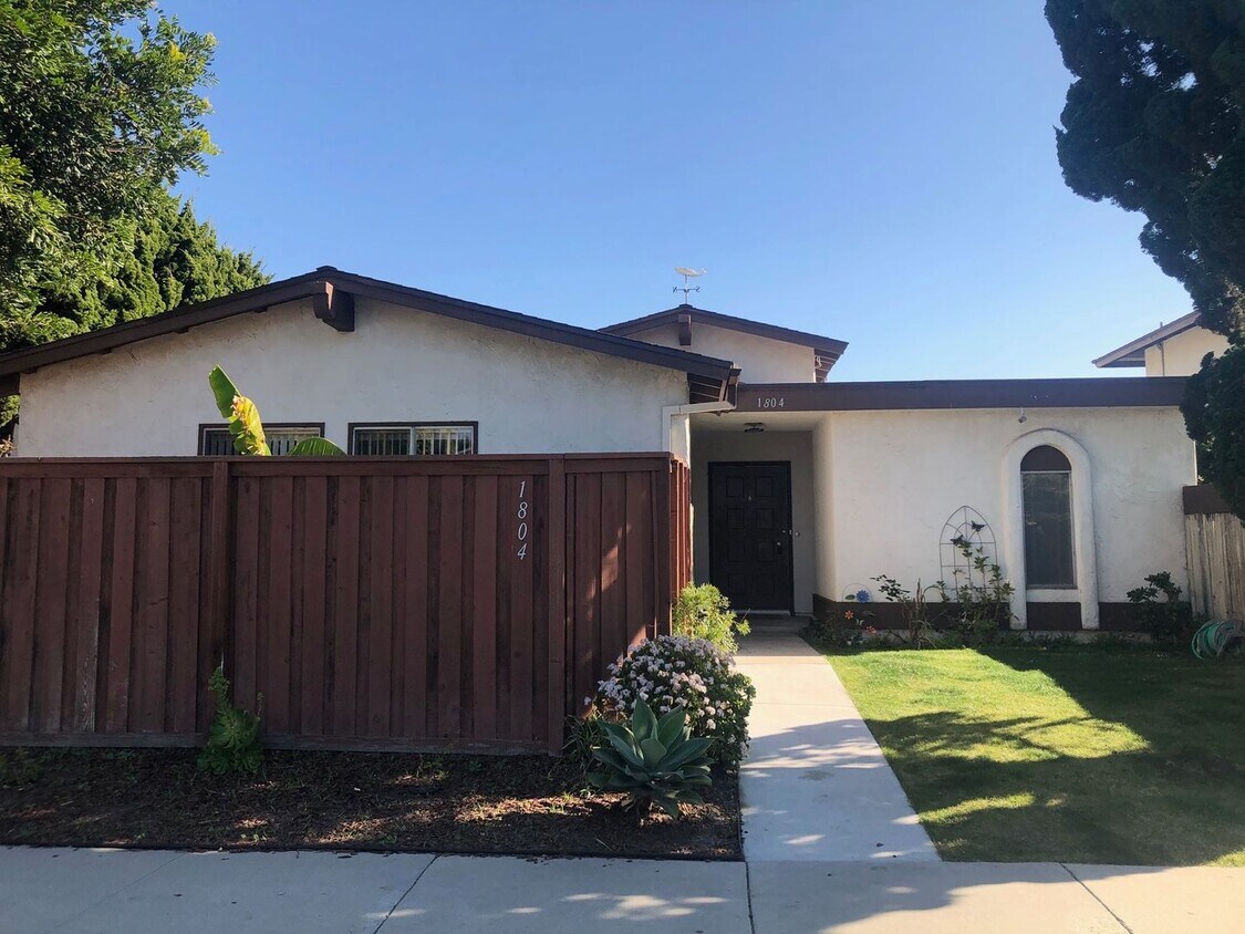 Foto principal - Spacious West Oxnard Home near Seabridge M...