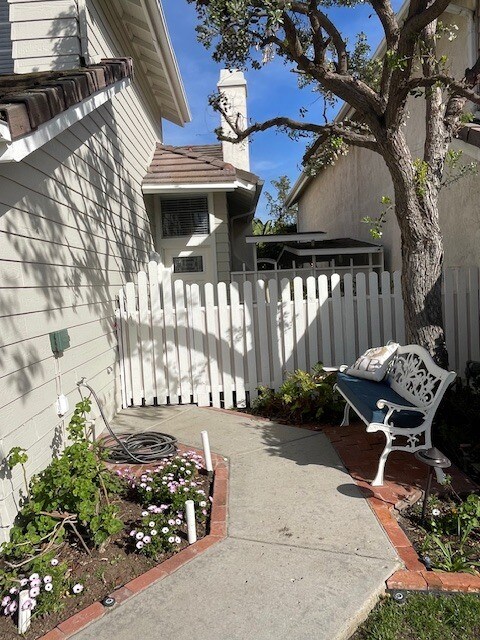 Entrada principal - 10545 Kemerton Rd