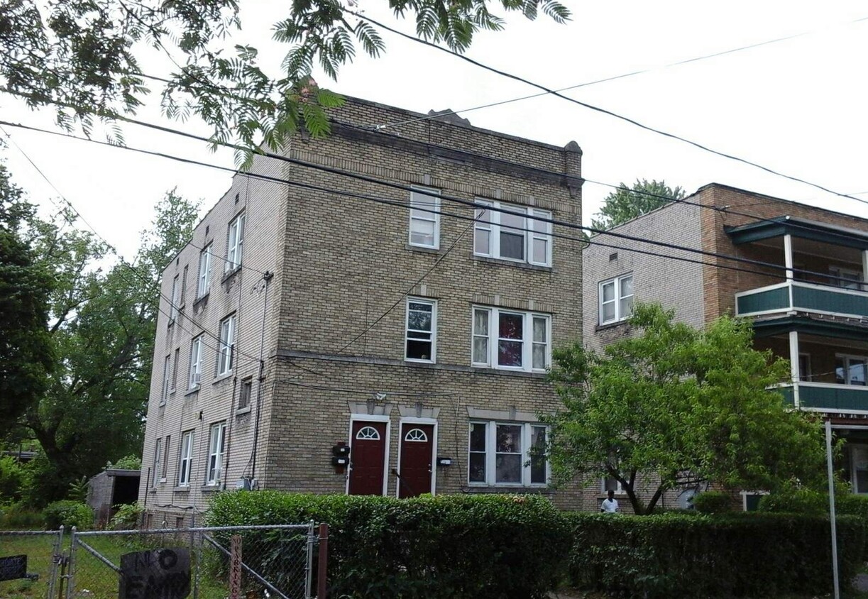 Primary Photo - 24 Sterling St