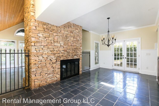 Building Photo - 74 Shades Crest Rd