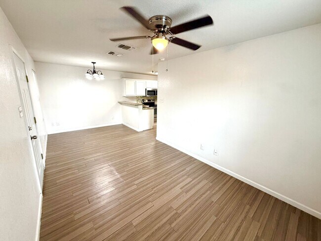 Building Photo - 1627 N Navidad St