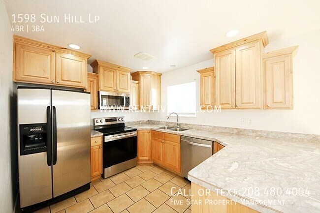 Building Photo - 4 Bedroom 2.5 Bathroom Home in Highland Ar...