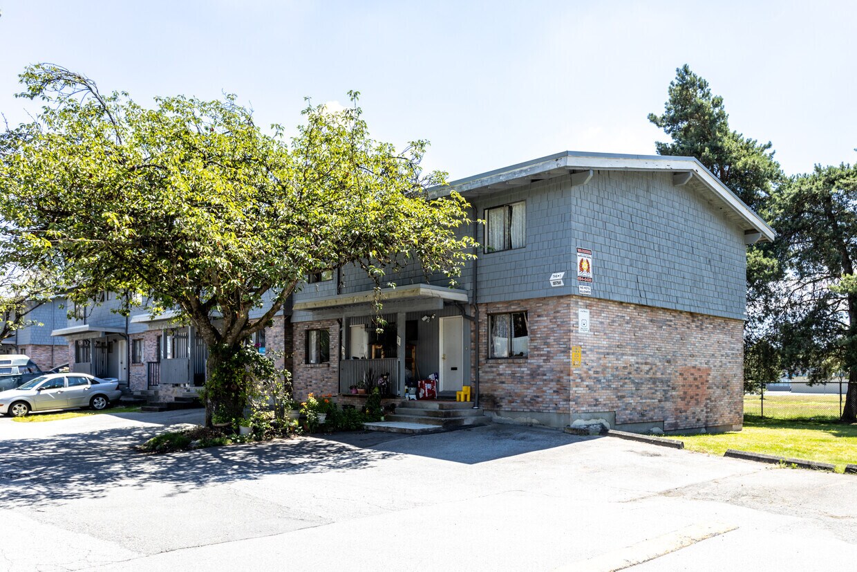 Building Photo - Country Squire Apartments