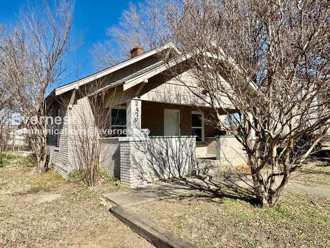 Foto del edificio - 3 Bed, 2 Bath with Fenced Yard / Pet-Friendly / Available Now!