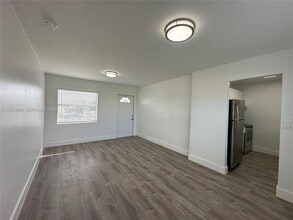 Building Photo - 5841 SW 36th Ct