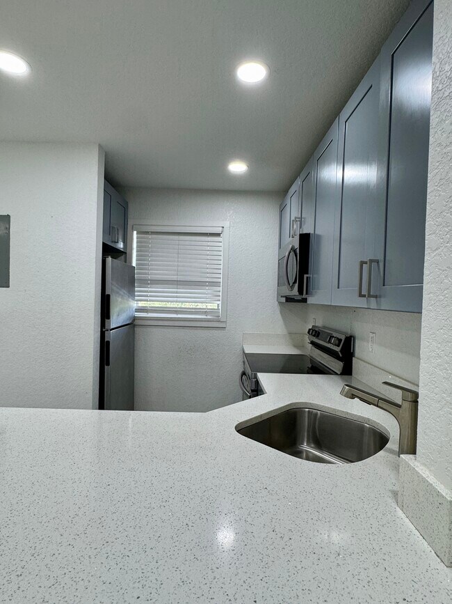 Kitchen - 17255 SW 95th Ave