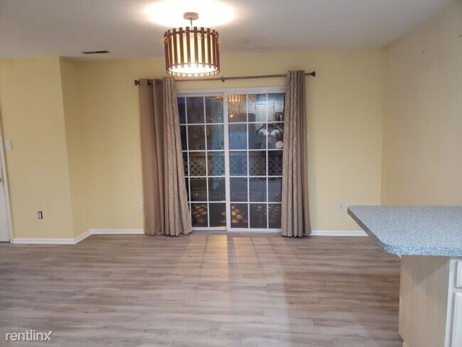 Building Photo - 3 br, 3 bath Townhome - 21 Patcong Dr