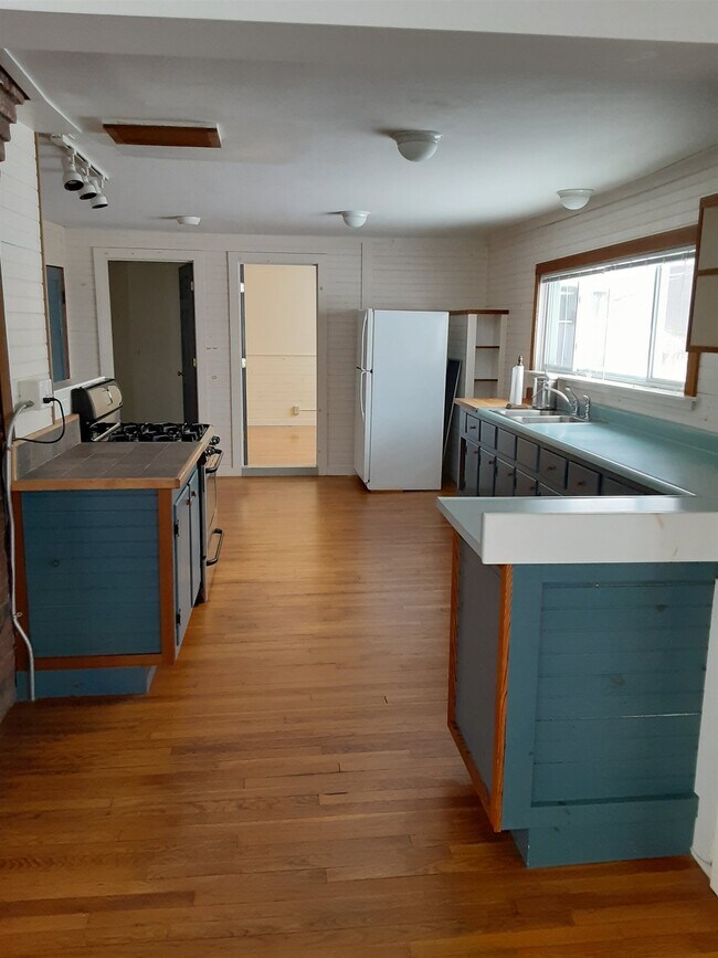 Foto del edificio - 1506 E Hill Rd