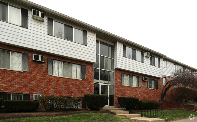 Building Photo - Oxford Square Apartments