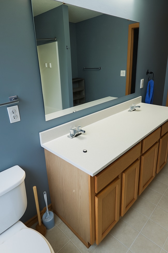 Upstairs bathroom - 13040 Europa Trail Way N