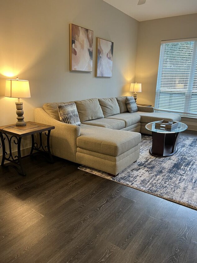 Foto principal - 3158 Stillhouse Creek Dr