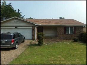 Building Photo - 801 Kierre Dr