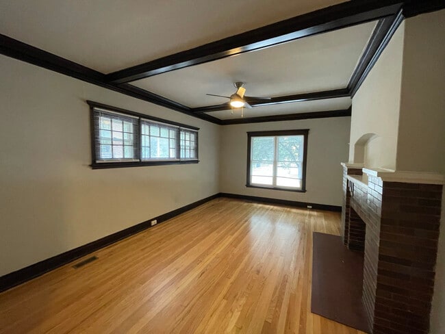 Building Photo - 1955 W Sunnyside Ave