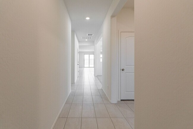 Foto del edificio - Modern 3-Bed + Den Home in Ventana De Estrellas