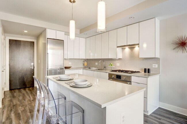 Foto del edificio - Live in Luxury at Logan 13