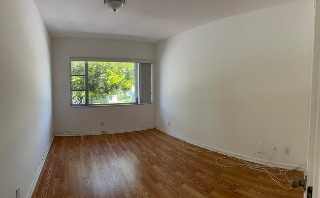 Foto del edificio - 5800 NE 22nd Way