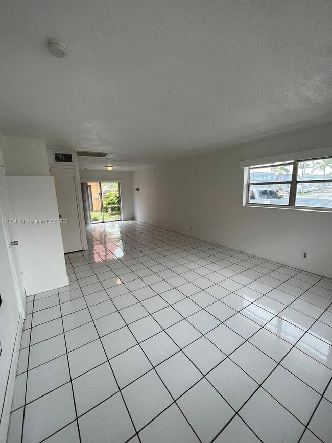 Building Photo - 2600 NW 52nd Ave