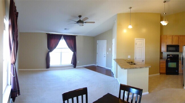 Foto del edificio - 712 Harbor Woods Dr