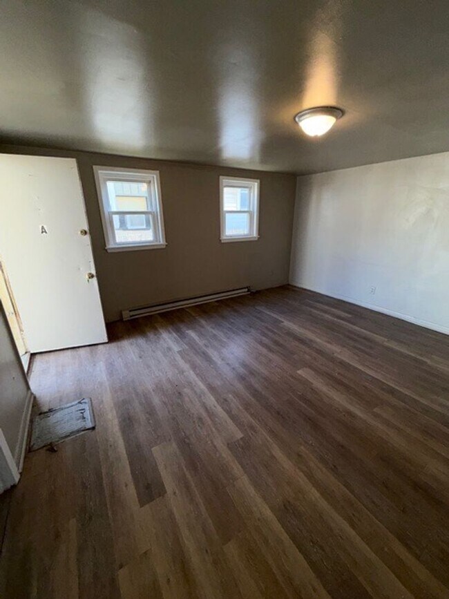 Foto del edificio - 313 E Franklin St