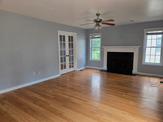 Building Photo - Powell 37849 - 4 bedroom 3.5 bath - call S...