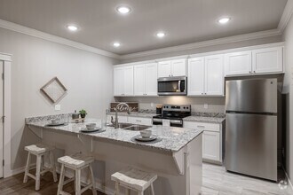 2BR, 2BA - 958SF - Kitchen - The Hudson at Central Landing