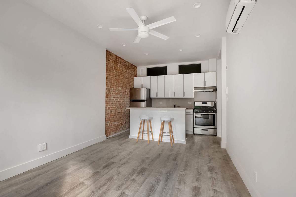 Foto principal - 1187 Halsey St