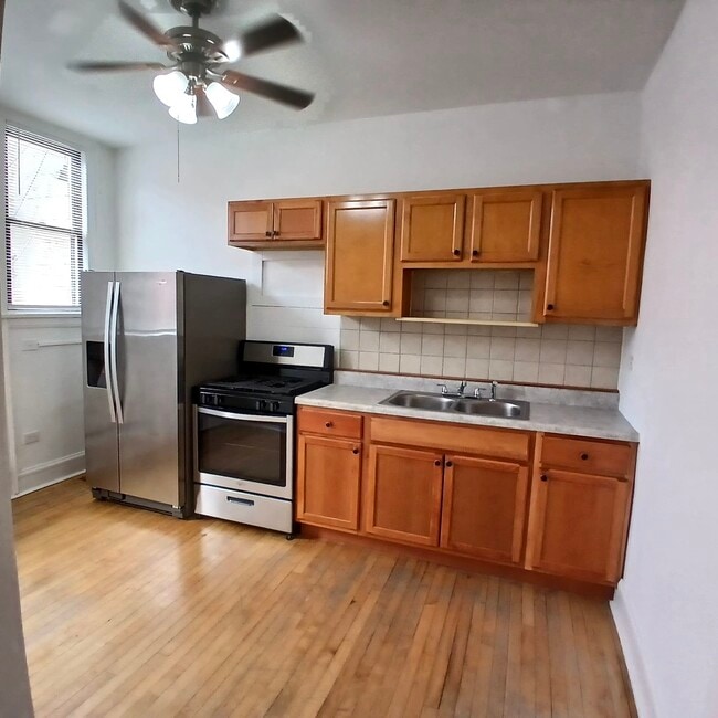 Building Photo - 3104 N Cicero Ave