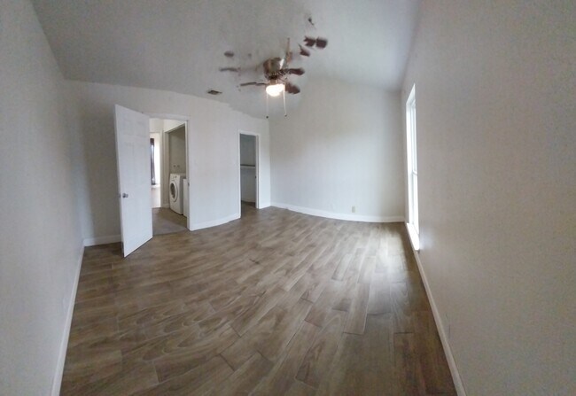 Foto del edificio - 4949 Hamilton Wolfe Rd