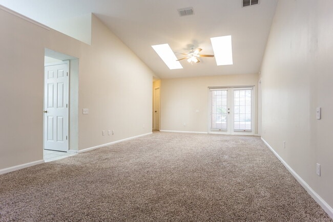 Building Photo - 354 Hanging Moss Cir