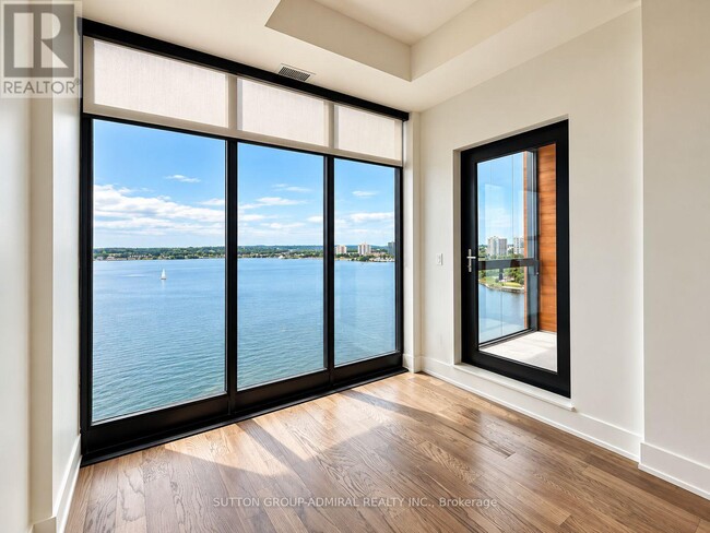 Building Photo - 185 Dunlop St E