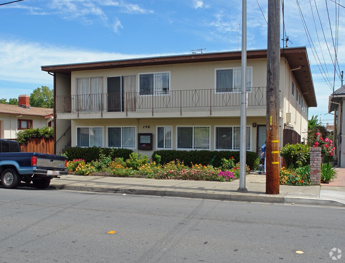 Building Photo - 146 N Delaware St